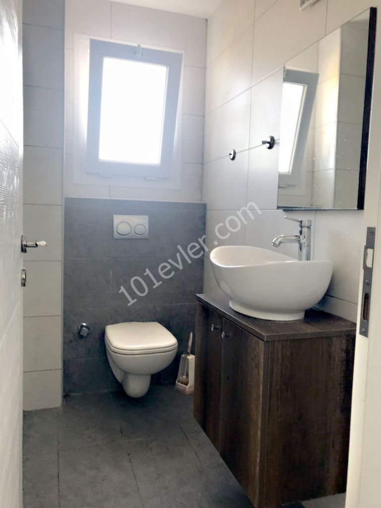 Penthouse To Rent in Küçük Kaymaklı, Nicosia