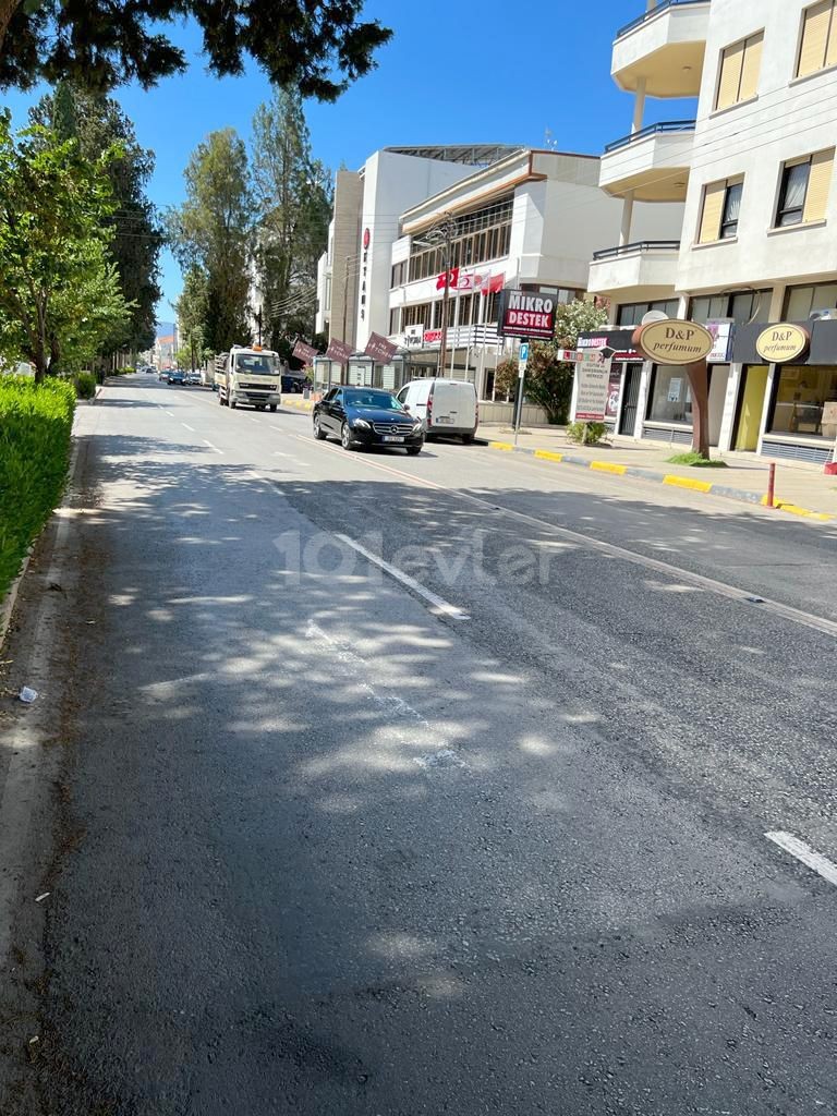 Ana Cadde Üzeri (Süper lokasyon. 250 m2.) Kiralık Dükkan..!