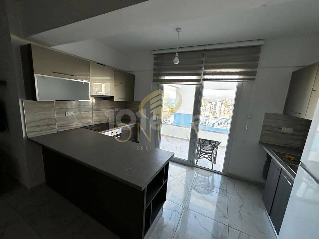 2+1 Penthouse-Wohnung mit vollem Meerblick im Zentrum von Kyrenia.