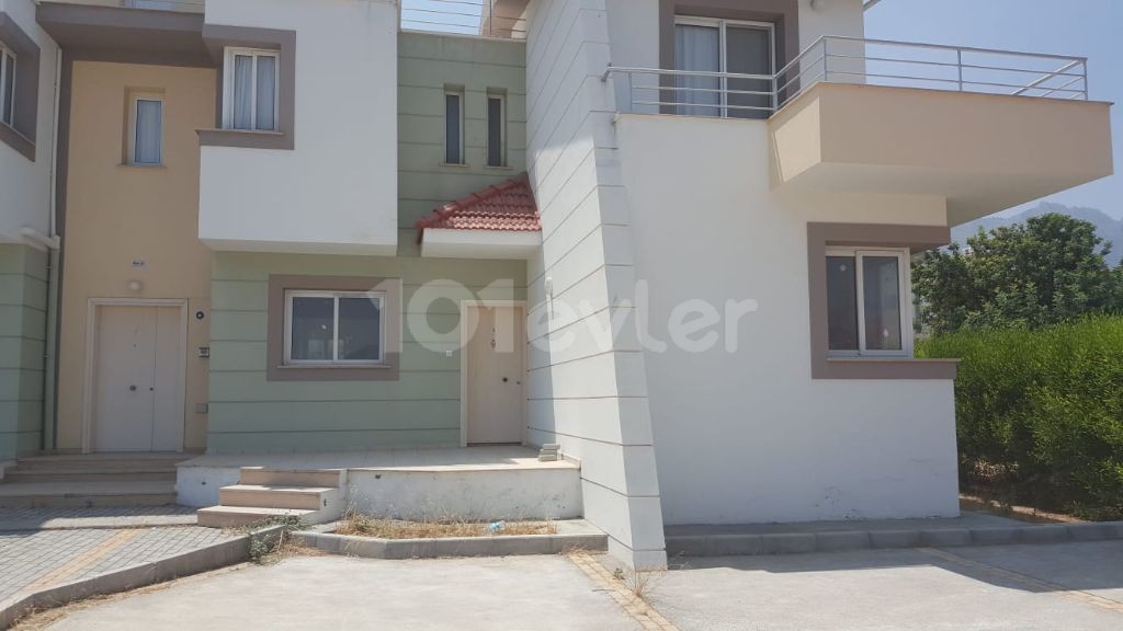 Karaoglanoglu 2-bedroom ground floor apartment with garden for sale on the site ** 