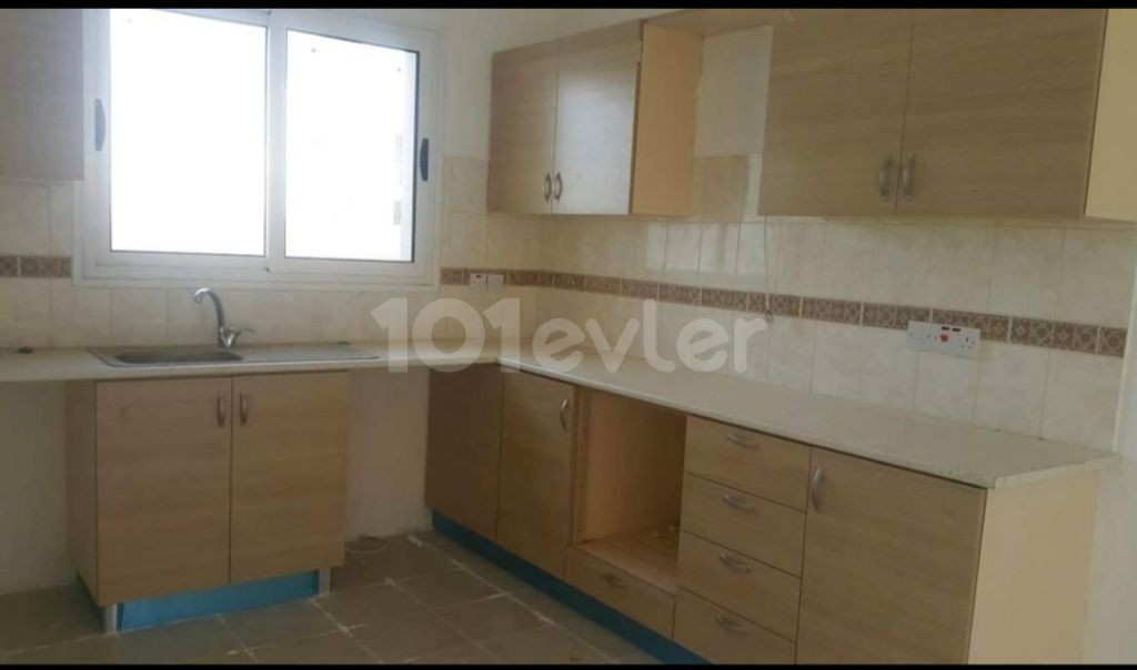 Karaoglanoglu 2-bedroom ground floor apartment with garden for sale on the site ** 