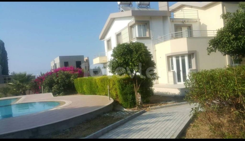 Karaoglanoglu 2-bedroom ground floor apartment with garden for sale on the site ** 