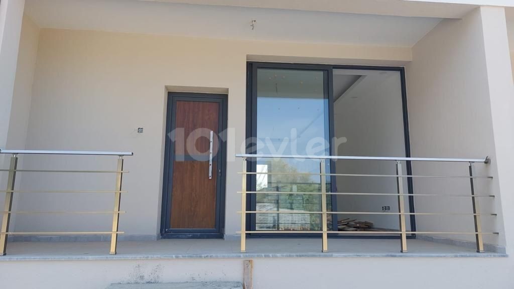 Ground floor and 1st floor flats for sale in Karaoğlanoğlu Complex with Pool