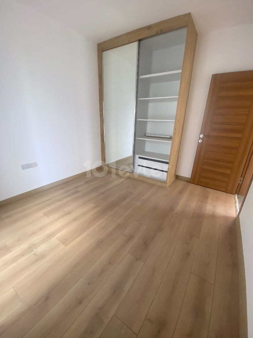 KucukKaymaklı da satılık 140m2 3 yatak odalı daire