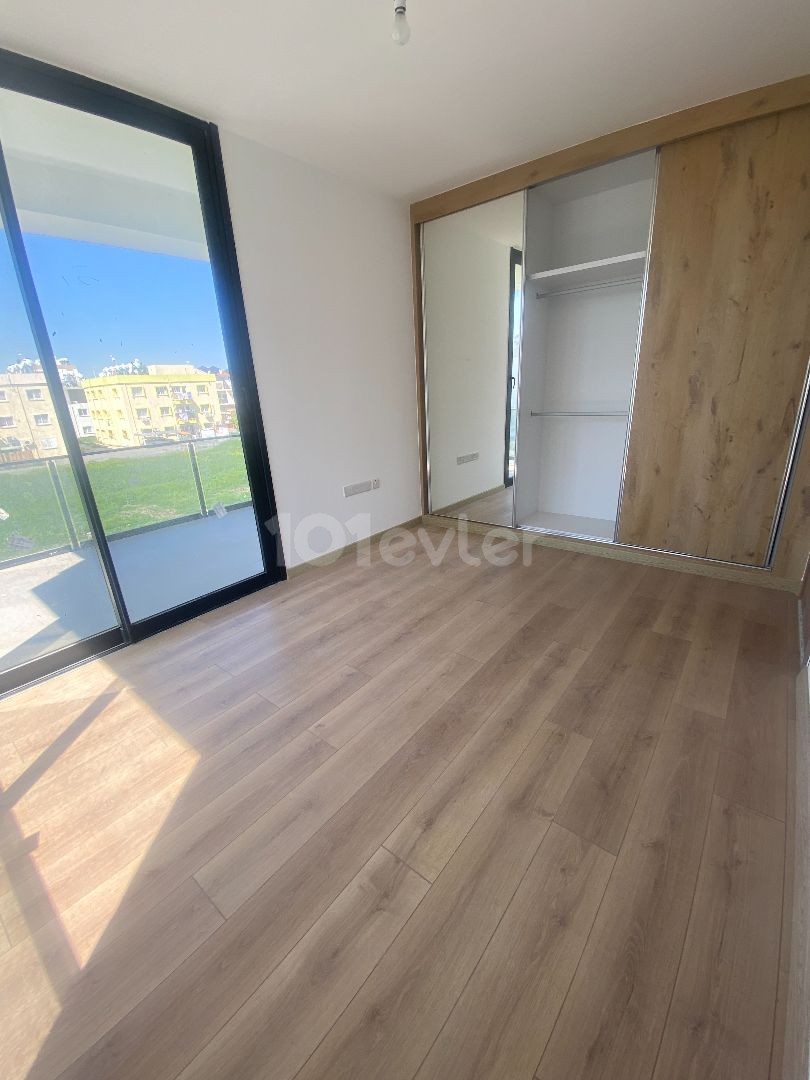 KucukKaymaklı da satılık 140m2 3 yatak odalı daire