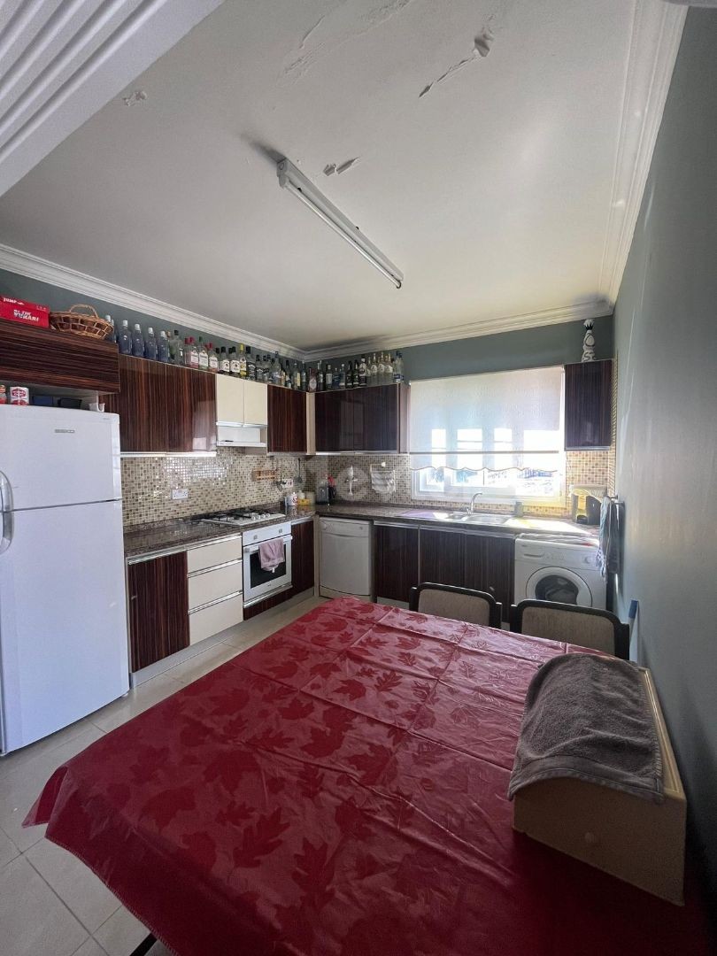 Penthouse-Wohnung mit 2 Schlafzimmern zum Verkauf in der Region Ober-Kyrenien
