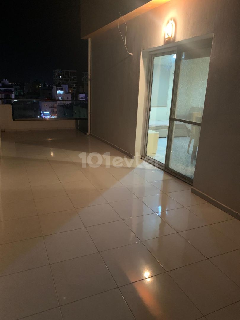 Mağusa Merkezde Deniz Manzaralı Penthouse 