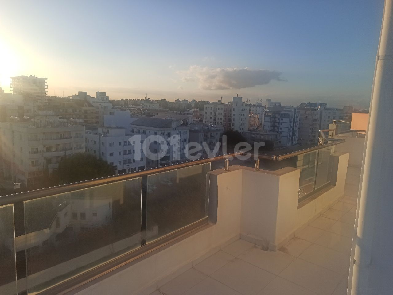 Mağusa Merkezde Deniz Manzaralı Penthouse 