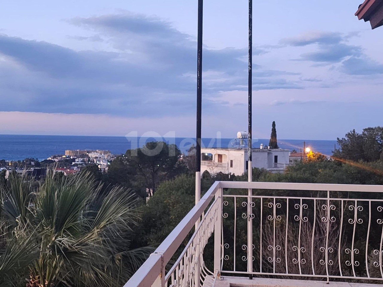 KYRENIA / EDREMIT 4+1 FREISTEHENDE VILLA UNMÖBLIERT ZU VERMIETEN