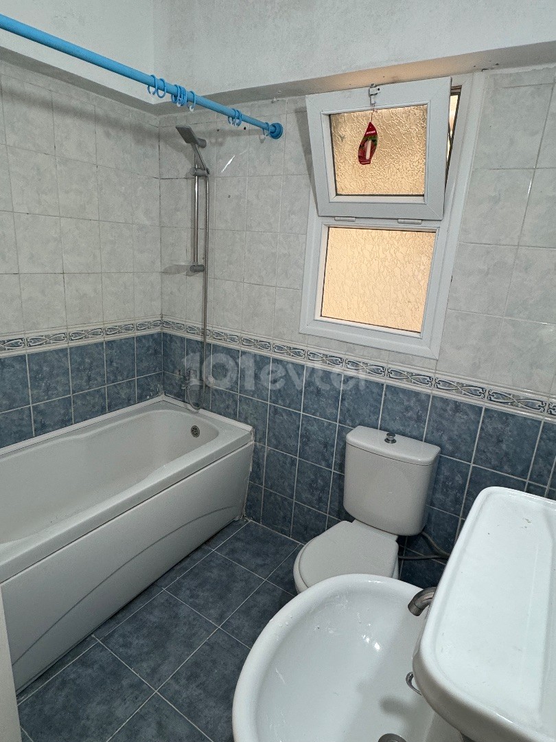 Girne merkezde kiralık 3+1 daire 