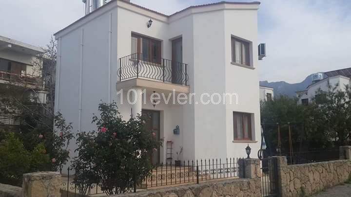 It is rented from the owner in the center of Çatalköy (3 minutes from the restaurant Ani. duplex villa with sea and pool views (within walking distance) ** 