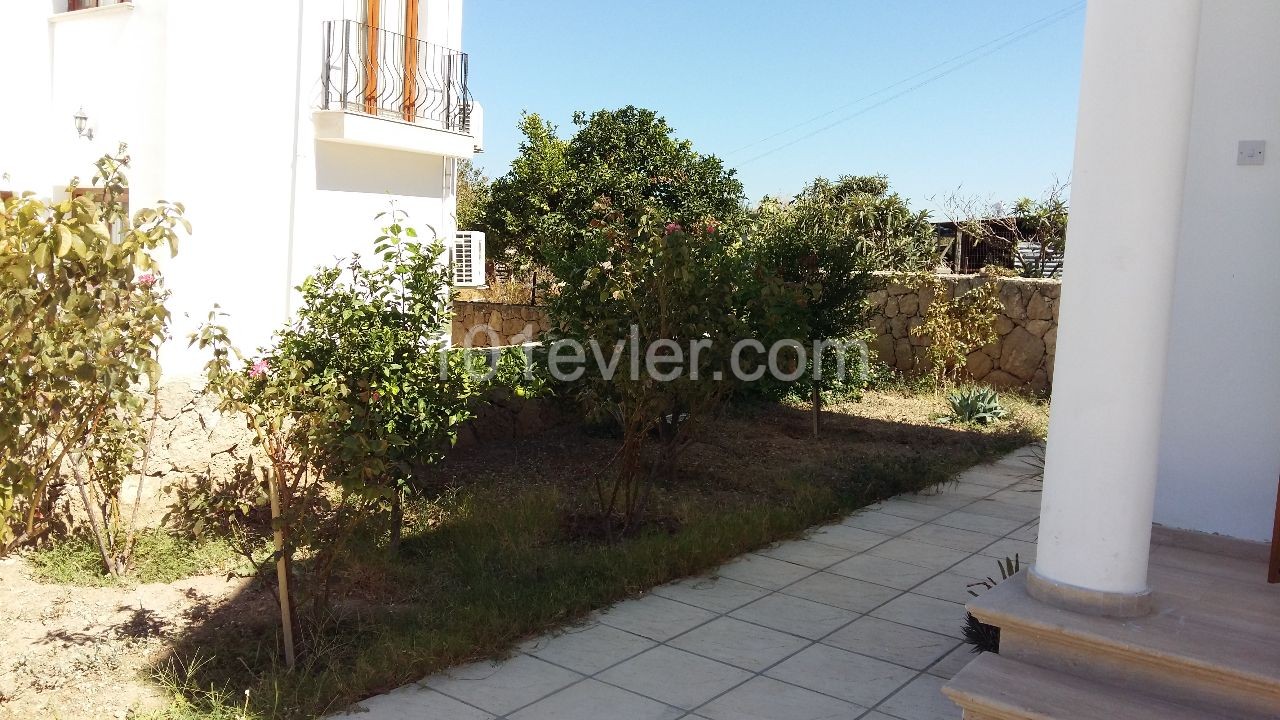 It is rented from the owner in the center of Çatalköy (3 minutes from the restaurant Ani. duplex villa with sea and pool views (within walking distance) ** 