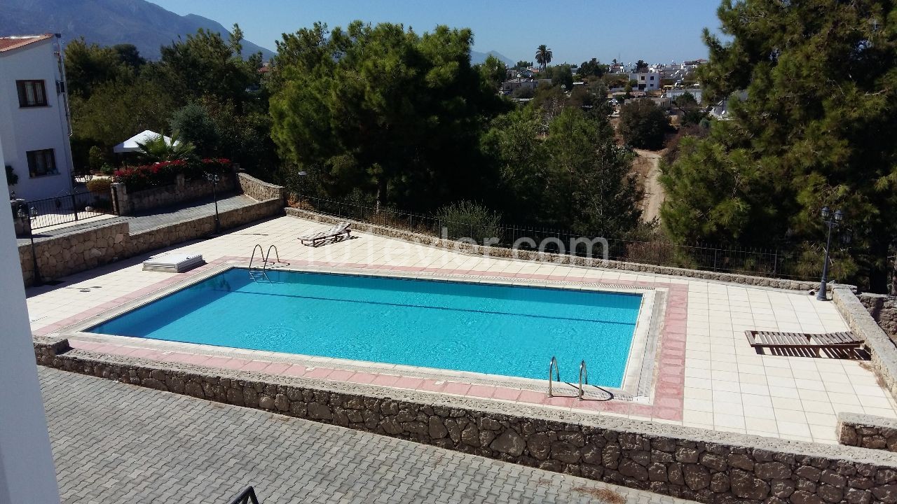 It is rented from the owner in the center of Çatalköy (3 minutes from the restaurant Ani. duplex villa with sea and pool views (within walking distance) ** 