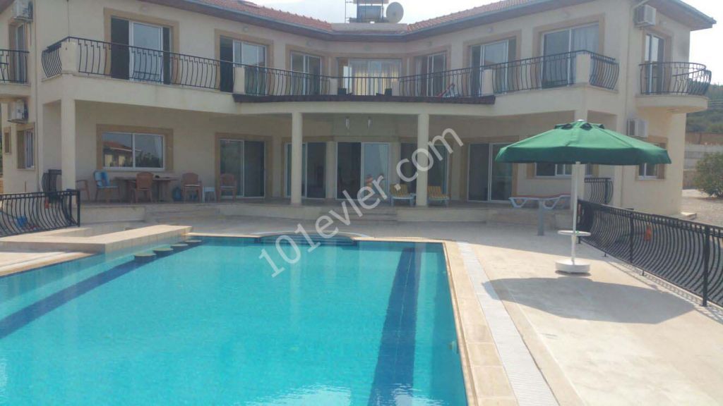 4 Bedroom Villa For Sale 