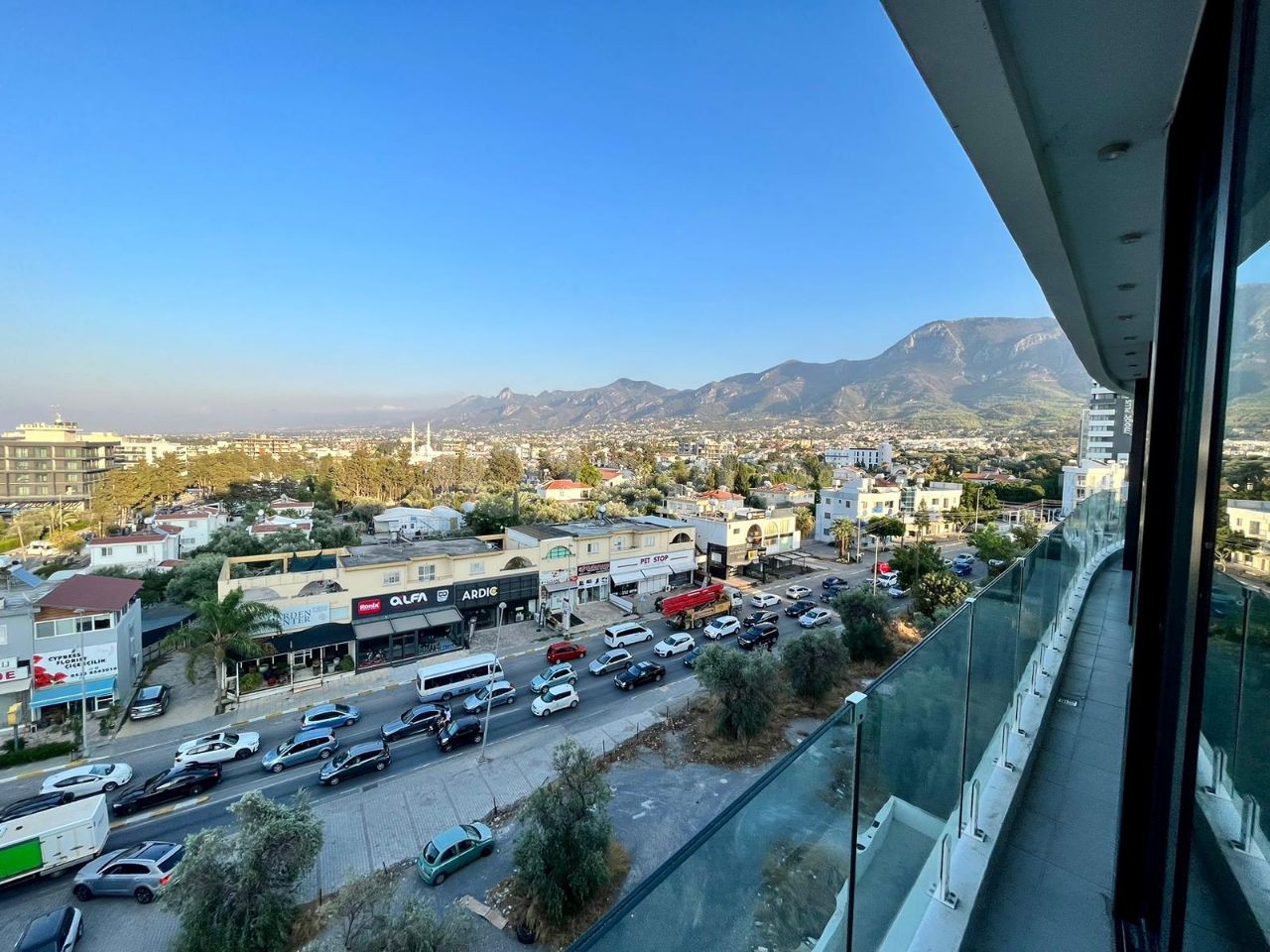 2+1 Wohnung zu vermieten im Zentrum von Kyrenia / Meerblick