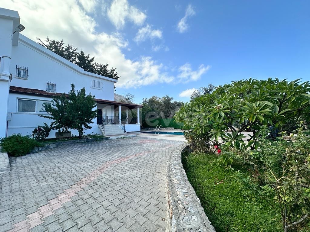 4+2 Villa zu vermieten in Kyrenia Lapta / Täglich