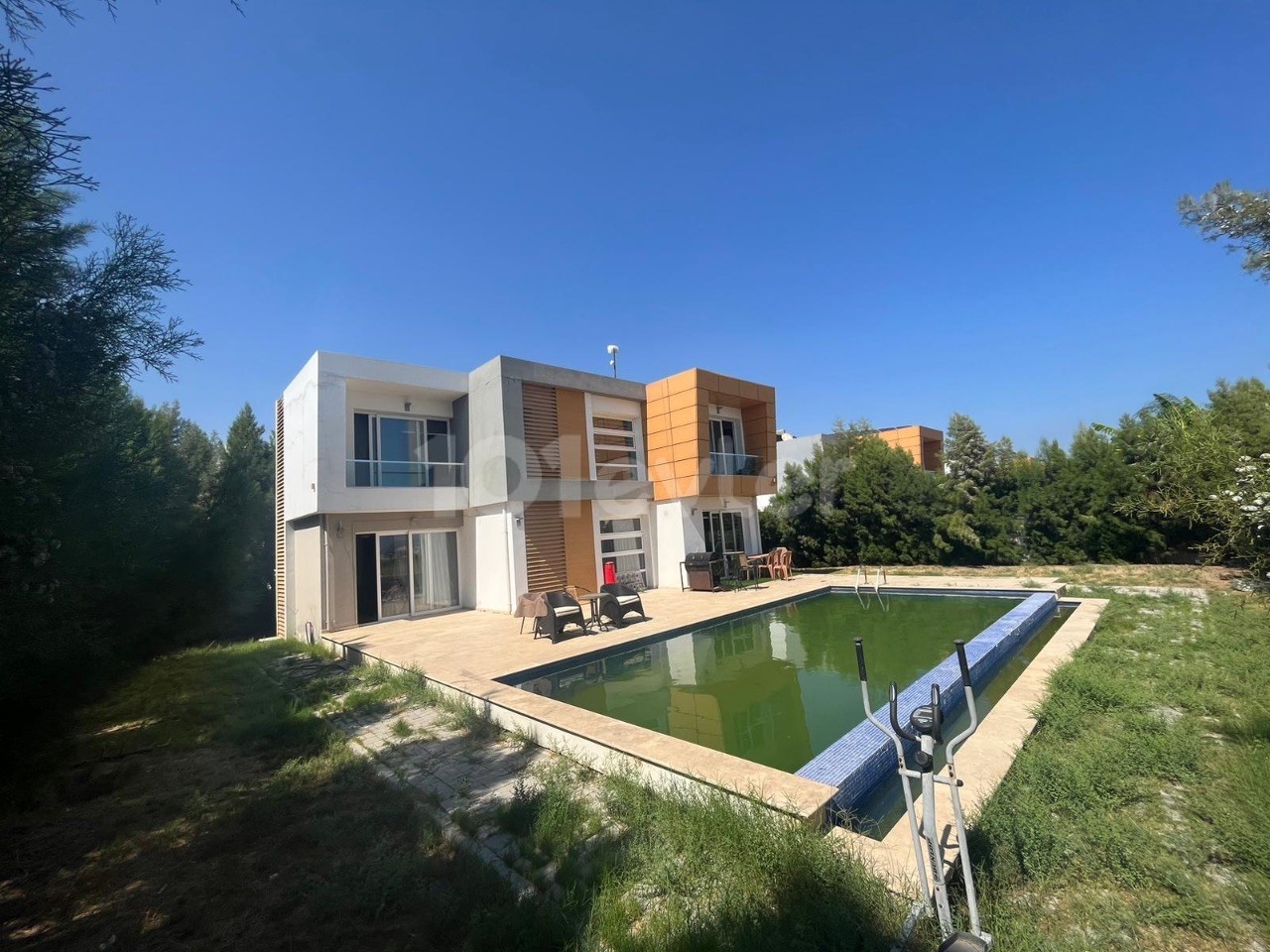 Gazimağusa Mormenekşe’de Satılık 4+1 Özel Havuzlu Villa