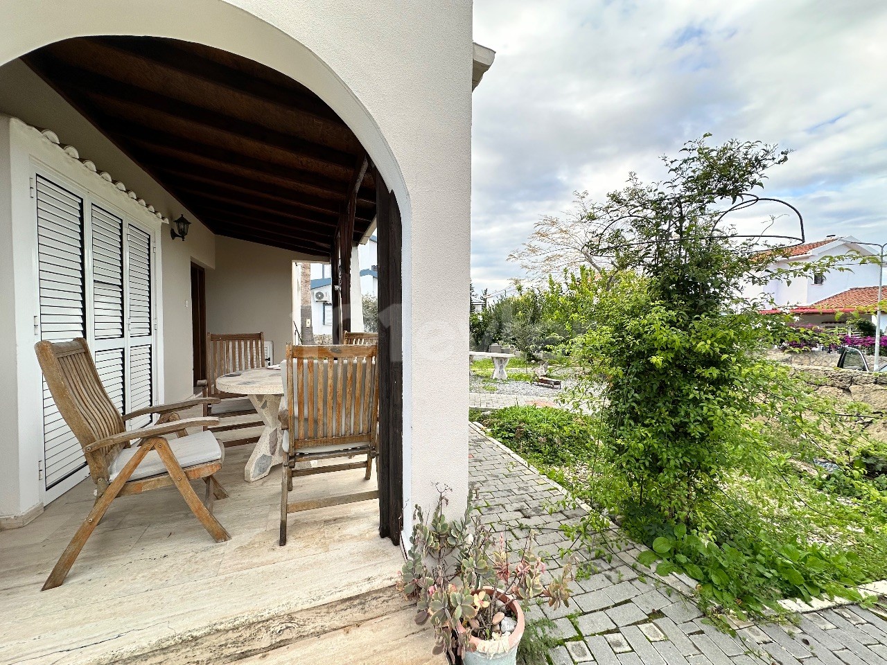 Villa with garden for rent in Bellapais