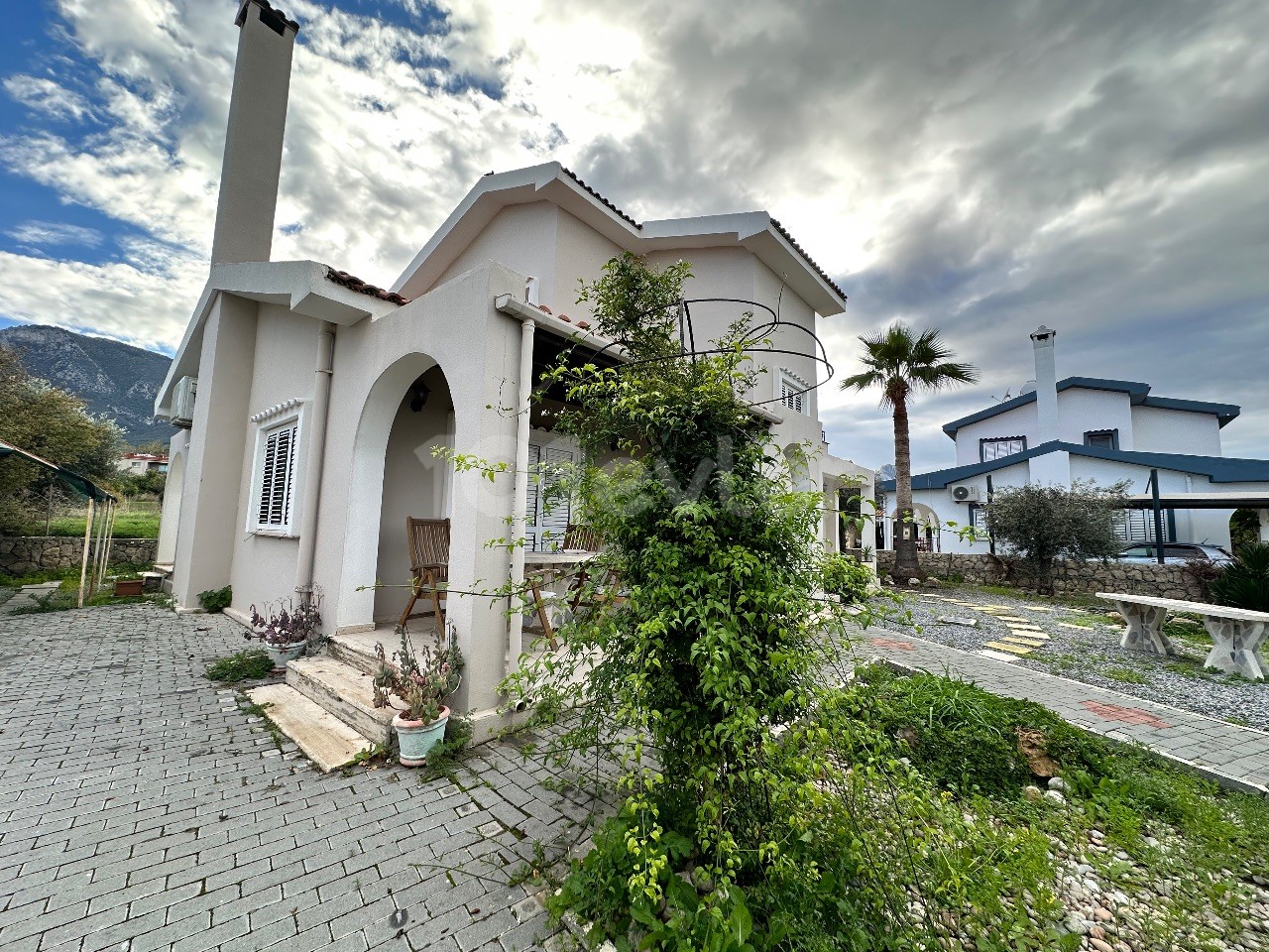 Villa mit Garten zu vermieten in Bellapais