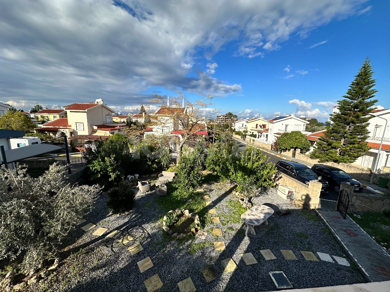 Villa mit Garten zu vermieten in Bellapais