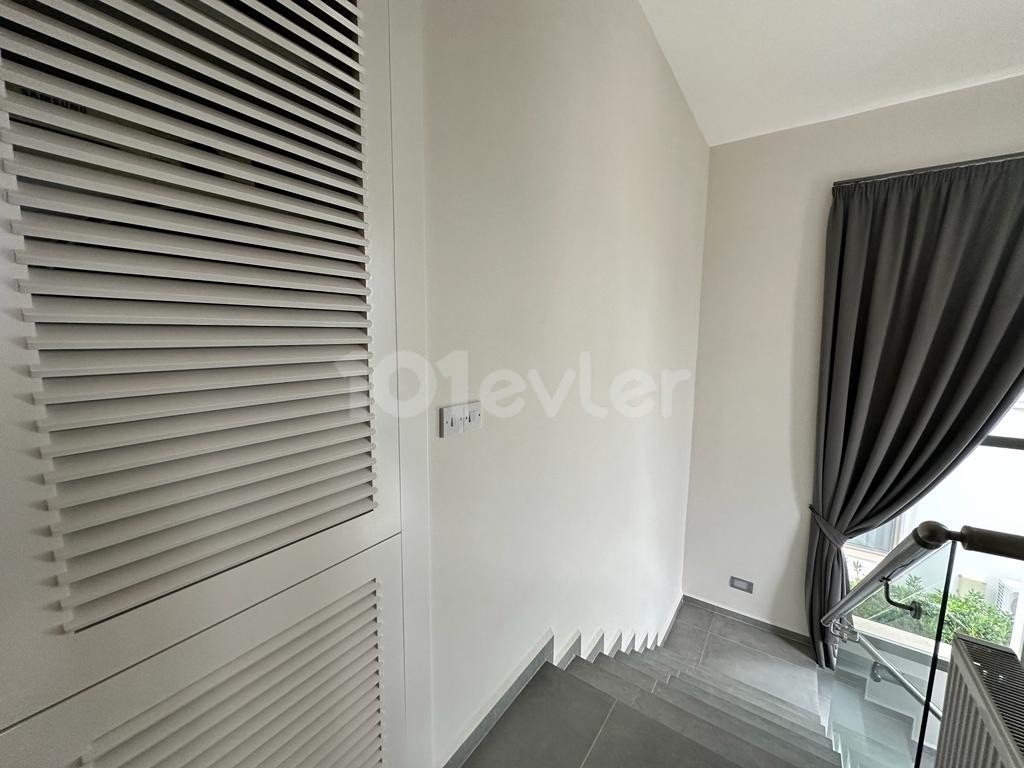 Girne Alsancak Satılık 3+1 Özel Havuzlu Villa