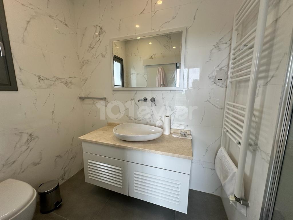 Girne Alsancak Satılık 3+1 Özel Havuzlu Villa