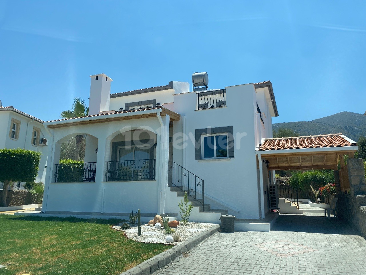 Bellapayis'te kiralık 4 yatak odalı 3 banyolu villa