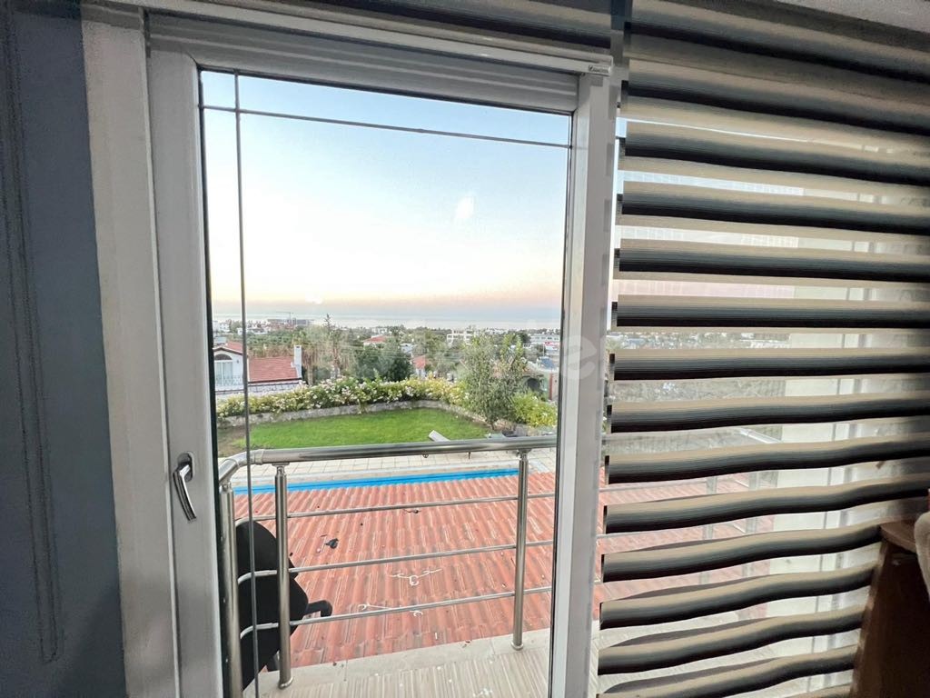 3+1 möblierte Villa mit Pool in Çatalköy 1750 STG