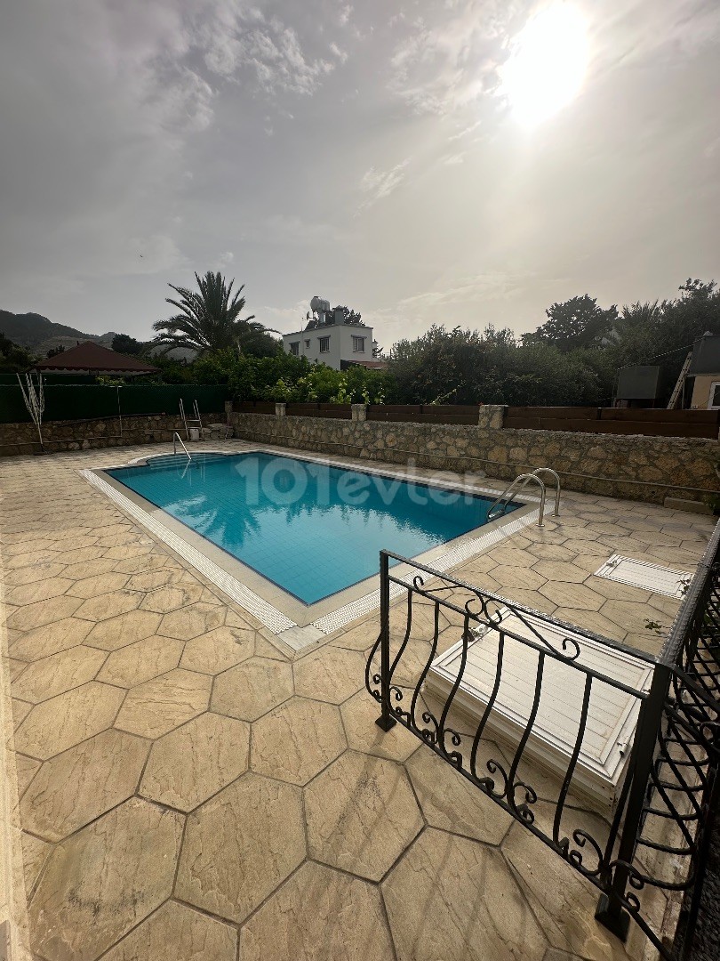 Villa To Rent in Karşıyaka, Kyrenia