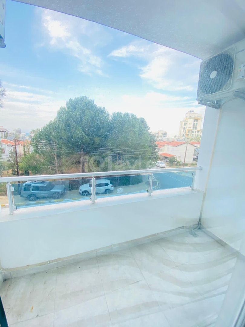 Möblierte 2+1-Wohnung zur Miete im Zentrum von Kyrenia. 550 £.