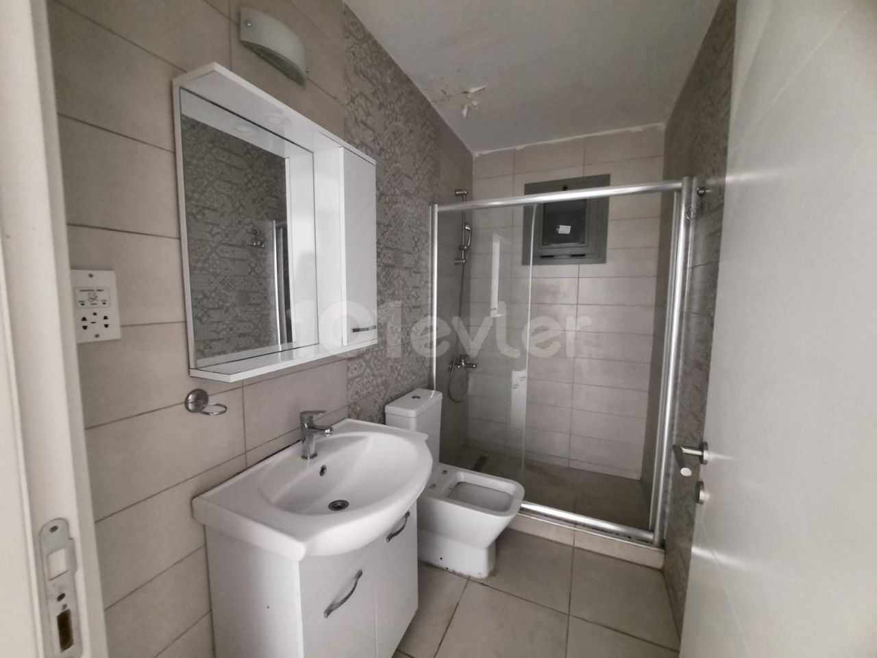 Girne Merkezde 2+1 Kiralık Geniş Daire