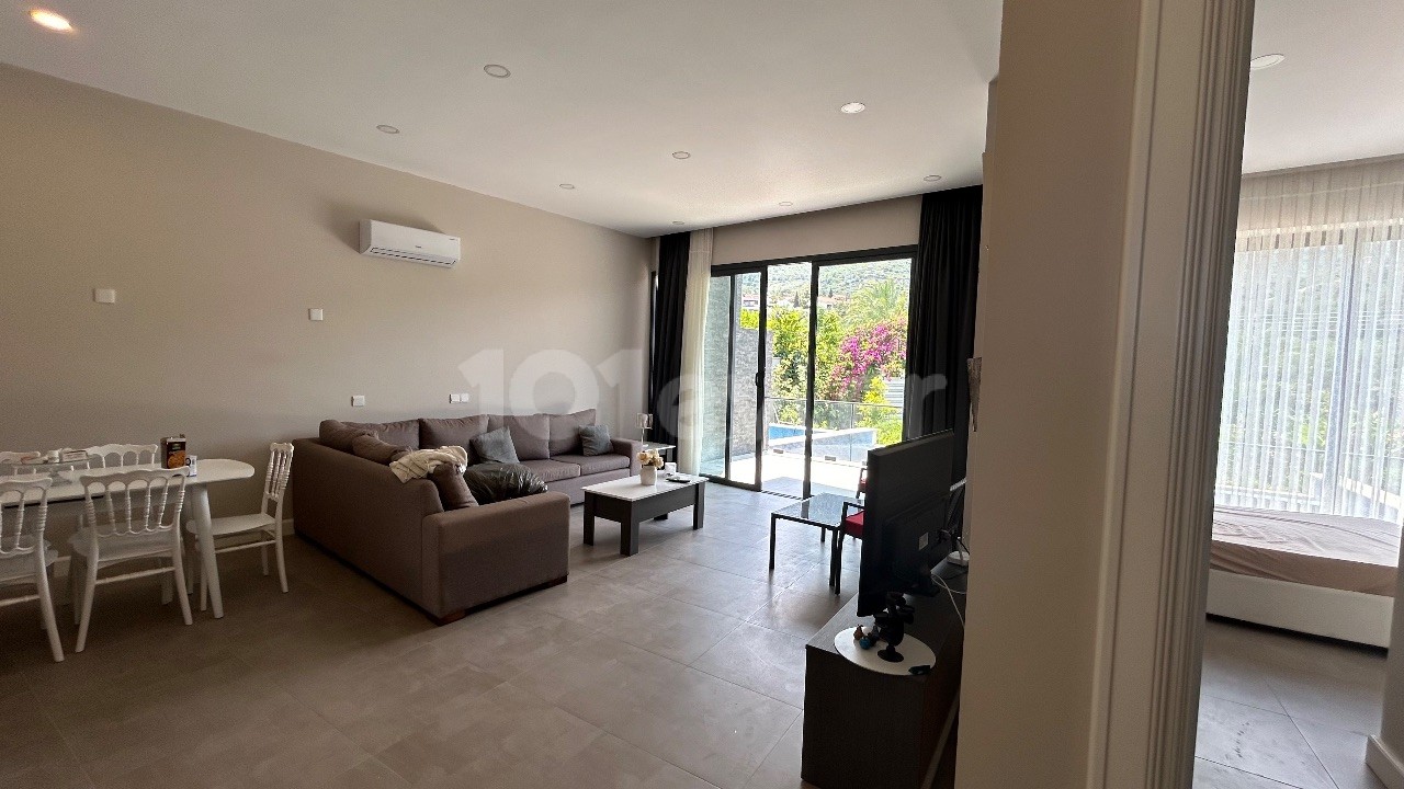 4+1 ULTRALUX DUPLEX-WOHNUNG ZU VERMIETEN MIT PRIVATEM POOL IN BELLAPAIS, KYRENIA