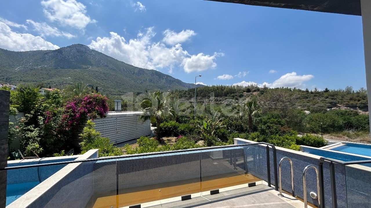 4+1 ULTRALUX DUPLEX-WOHNUNG ZU VERMIETEN MIT PRIVATEM POOL IN BELLAPAIS, KYRENIA