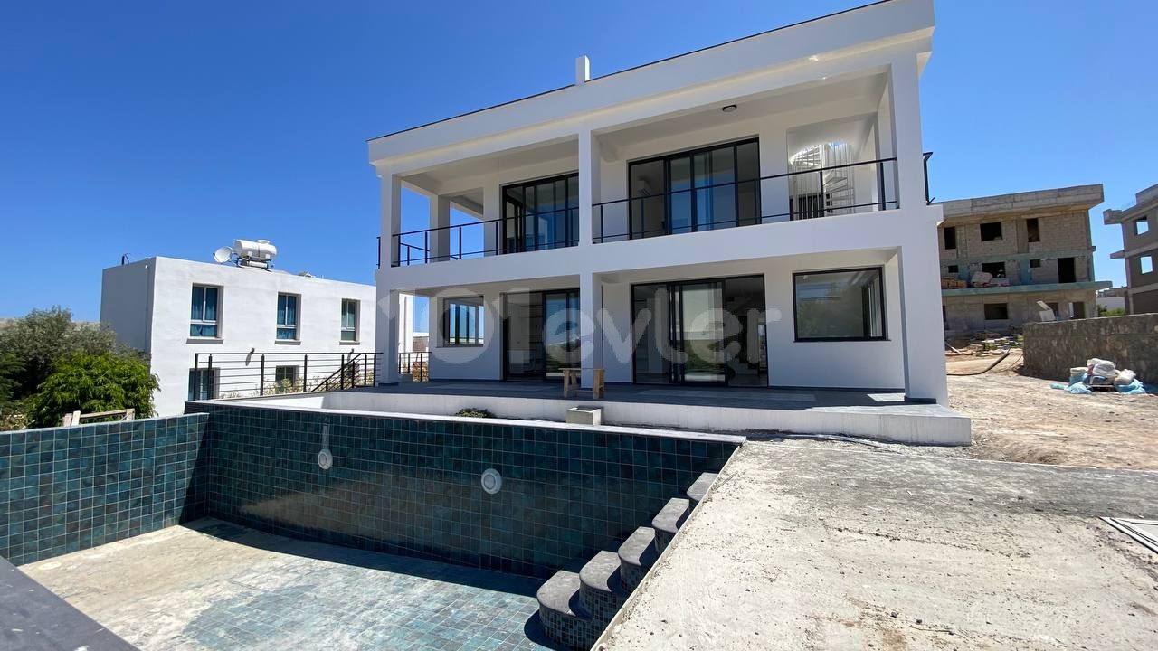 4 bedroomed luxury villa with its private swimming pool and fantastic sea view