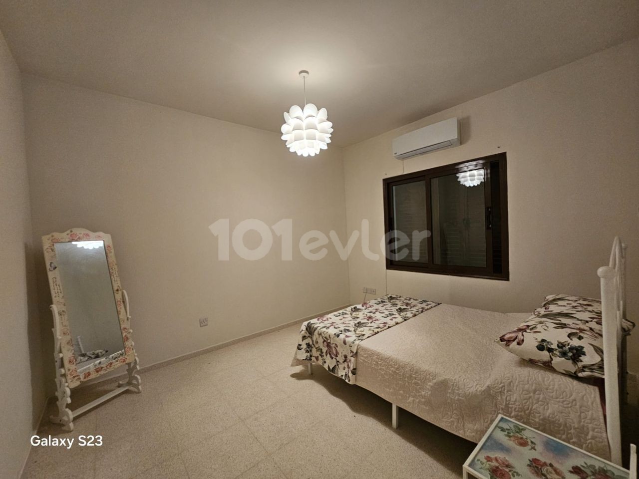 Denize sifir sitede 3+1 full esyali ikiz villa