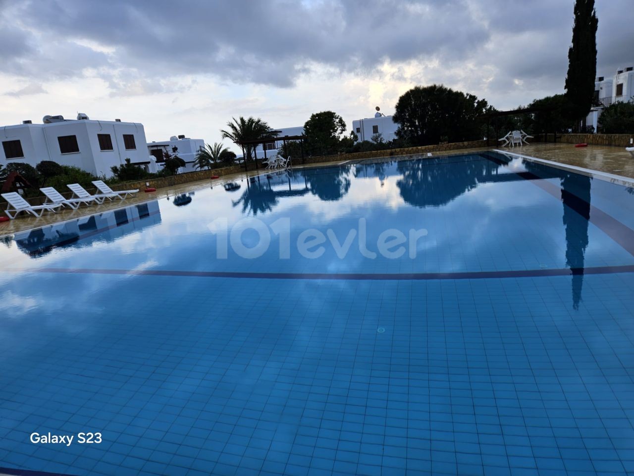 3+1 fully furnished semi-detached villa on a seafront site