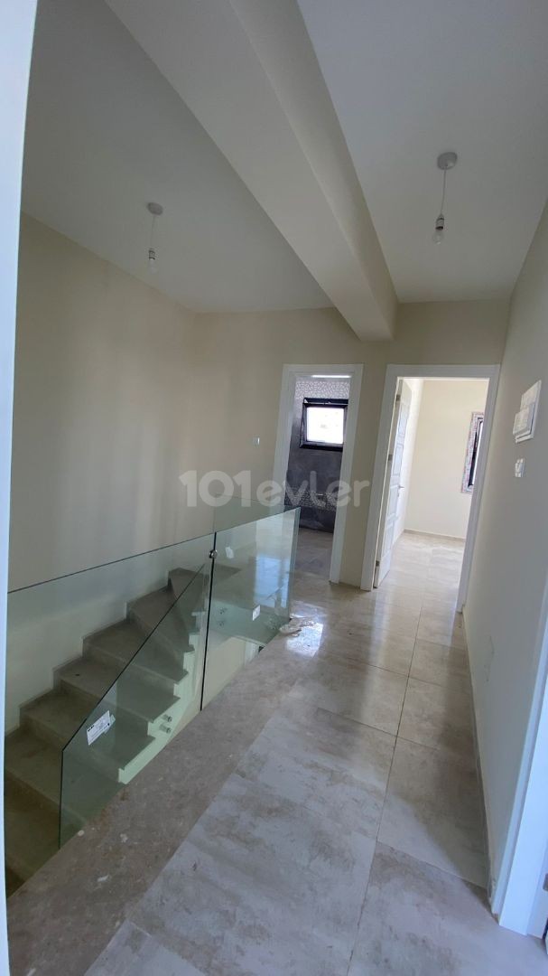 Brand new detached duplex villa in long beach