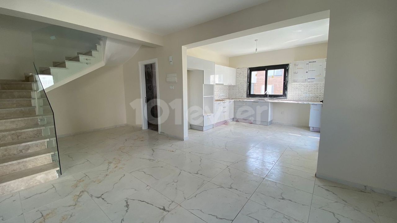 Brand new detached duplex villa in long beach