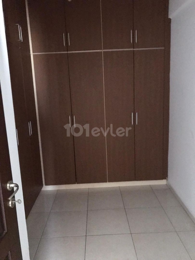  Lefkoşa Yenişehir'in merkezi lokasyonunda full eşyalı kiralık 3+1