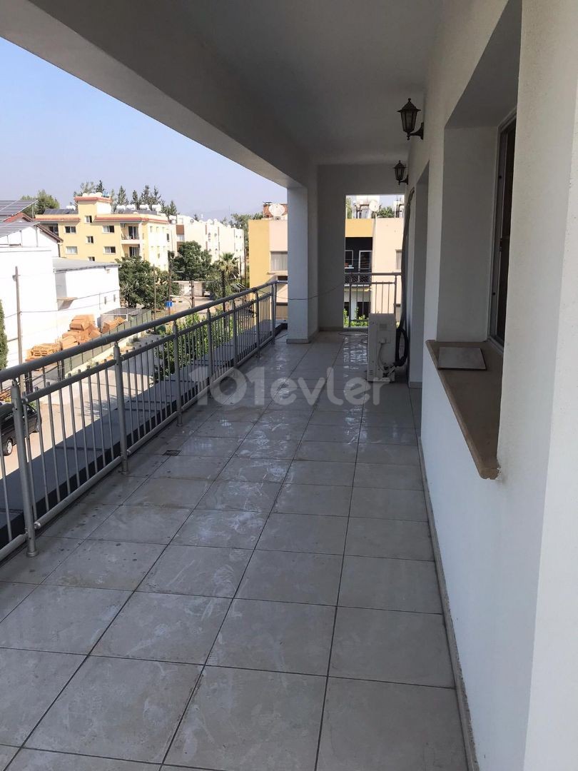 Komplett möblierte 3+1-Wohnung zur Miete in zentraler Lage von Nikosia Yenişehir