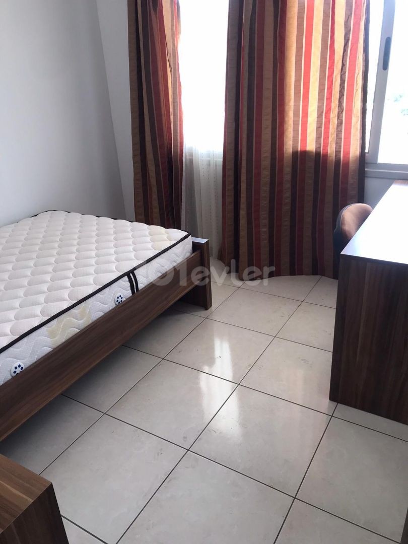  Lefkoşa Yenişehir'in merkezi lokasyonunda full eşyalı kiralık 3+1