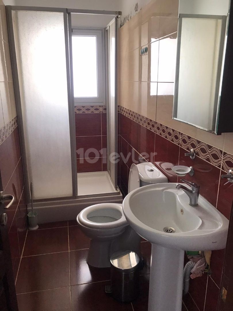  Lefkoşa Yenişehir'in merkezi lokasyonunda full eşyalı kiralık 3+1