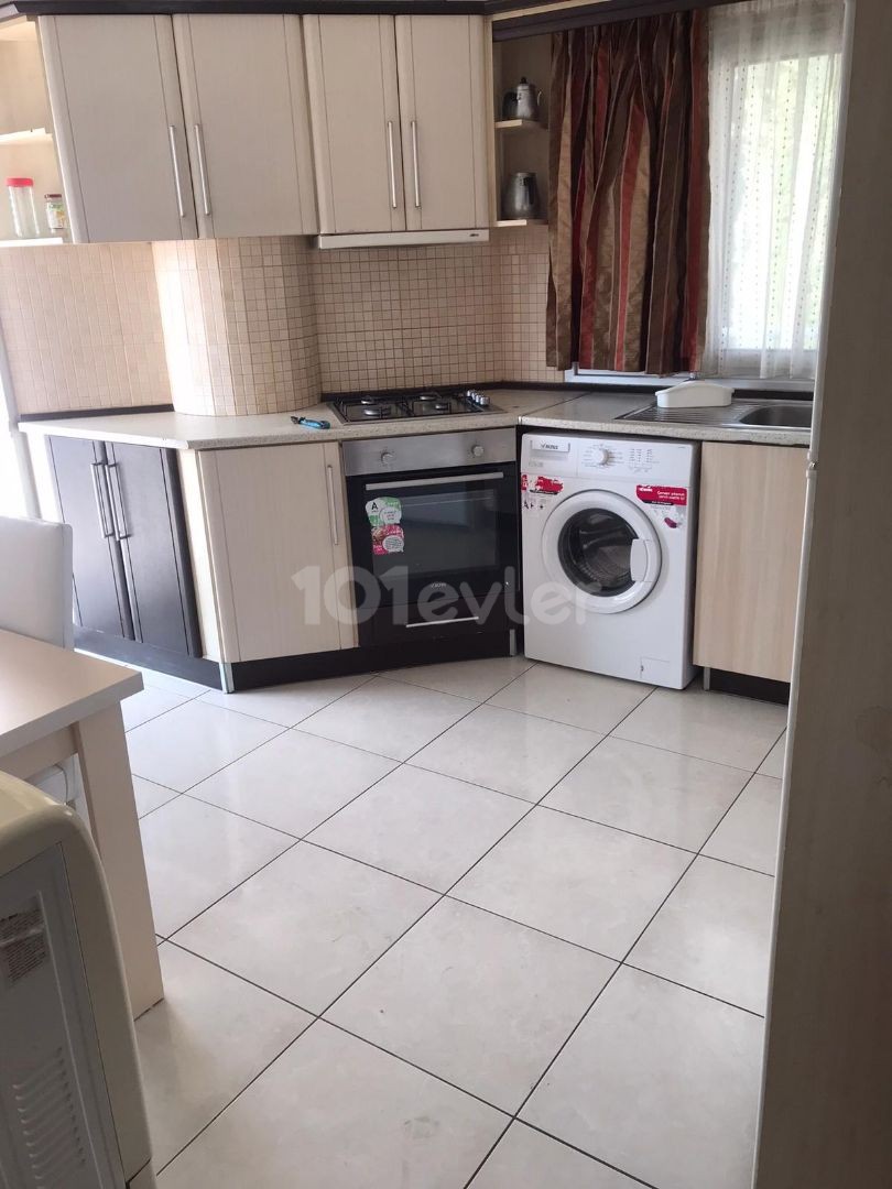  Lefkoşa Yenişehir'in merkezi lokasyonunda full eşyalı kiralık 3+1