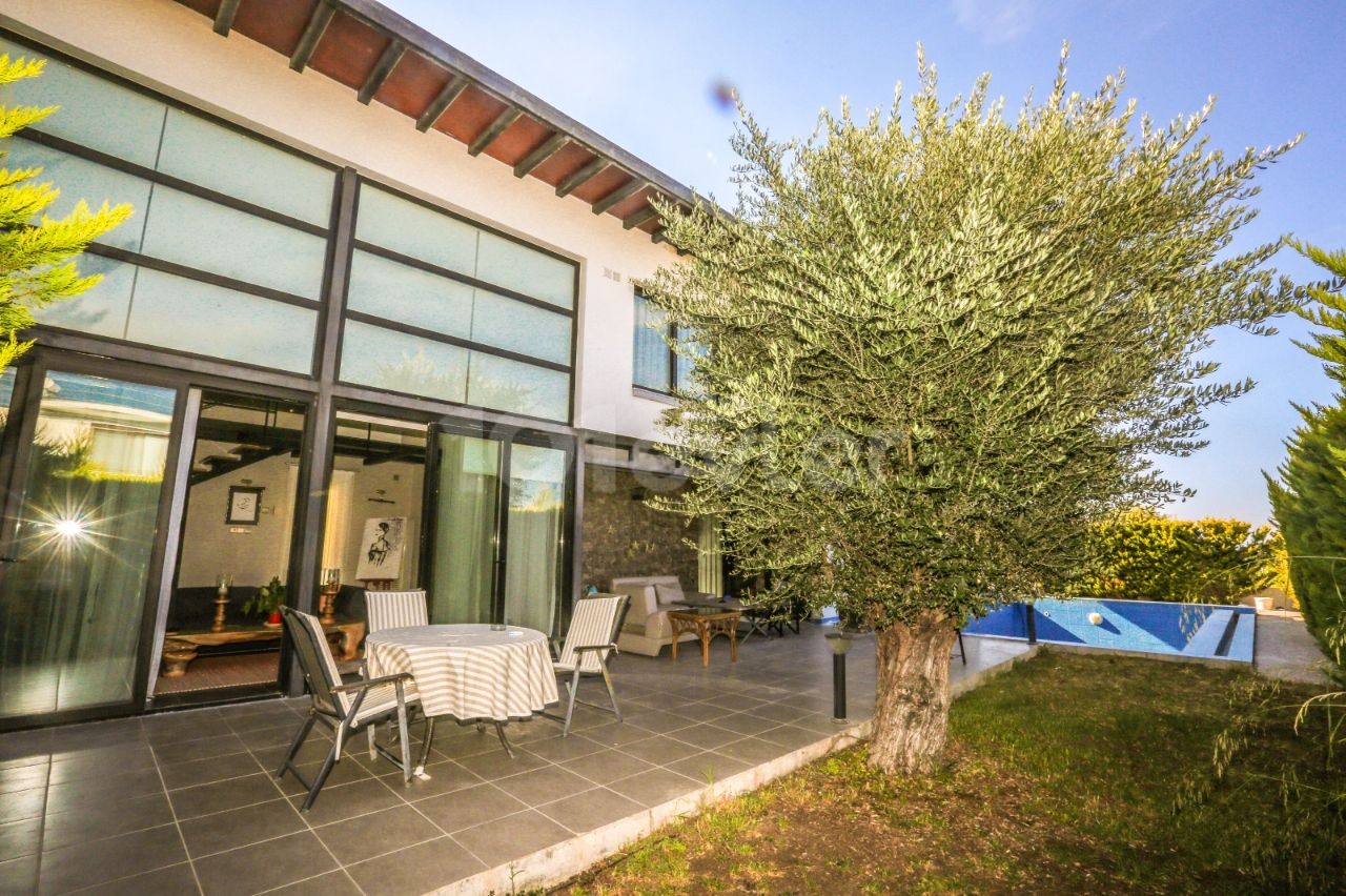 Super Luxus 4+2 Villa mit Pool zu verkaufen, nur wenige Gehminuten von Kyrenia Chatalköy de Cratos Hotel ** 