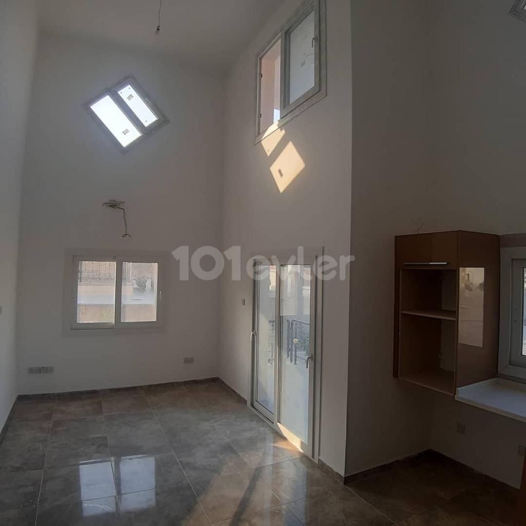 DUPLEX-WOHNUNG IN KYRENIA ALSANCAK GELEGENHEIT ** 