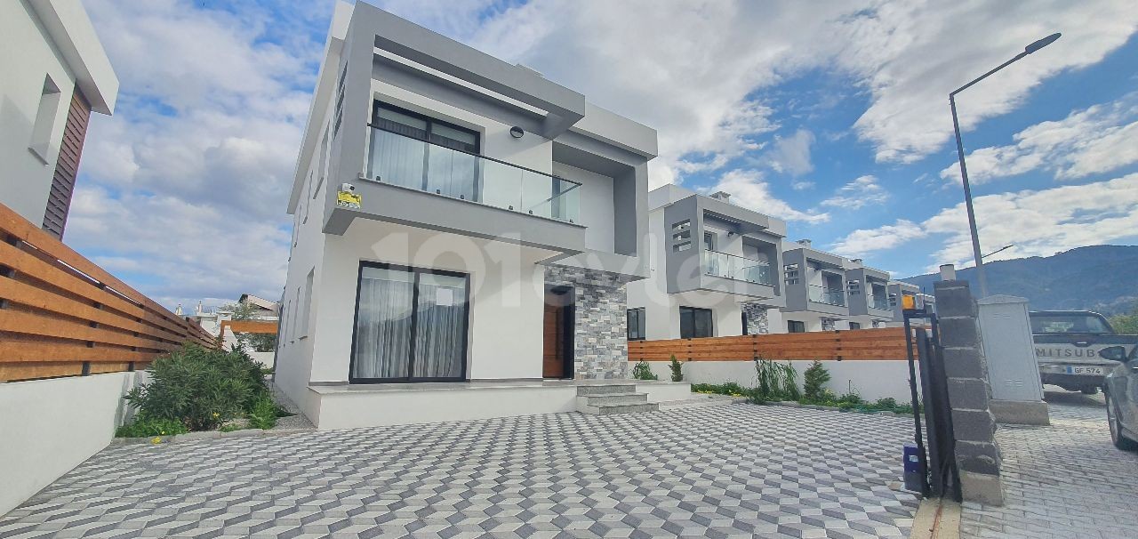 ALSANCAK LU LLOGARA VILLA ** 