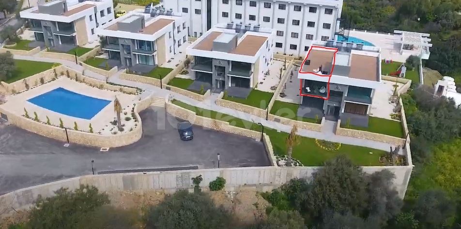 GIRNE BELLAPAIS 2+1 LUX IKIZ VILLA UST KAT - HAVUZLU SITE - DAG DENIZ MANZARALI