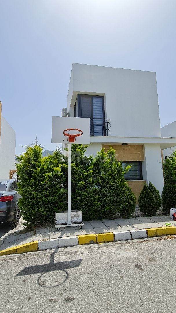 FIRSAT FIYAT VILLA - GİRNE KARAOĞLAN GAÜ'YE 5DK YÜRÜME MESAFESİNDE  2+1 DUBLEKS VİLLA 