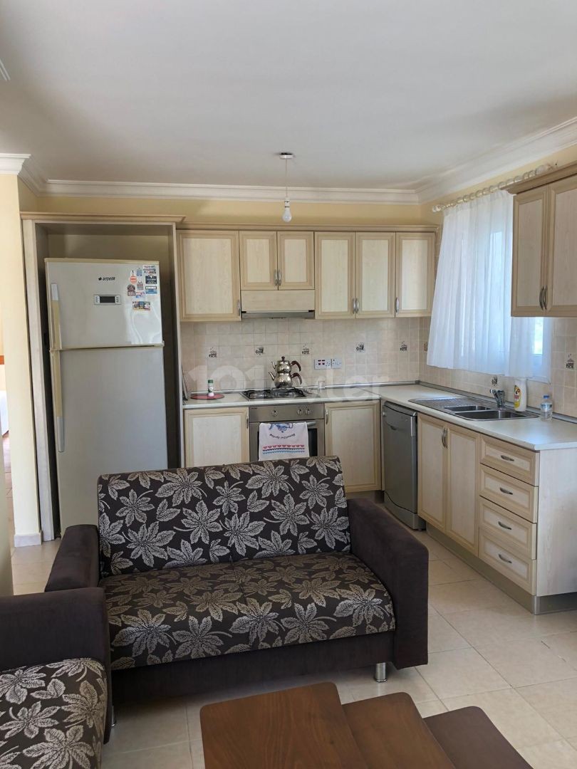 KYRENIA ZENTRUM 2 + 1 WOHNUNG ZU VERMIETEN 3. KAT ** 