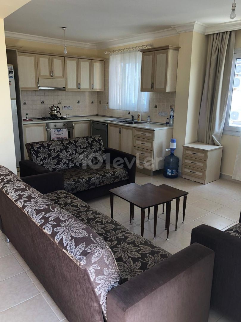 KYRENIA ZENTRUM 2 + 1 WOHNUNG ZU VERMIETEN 3. KAT ** 